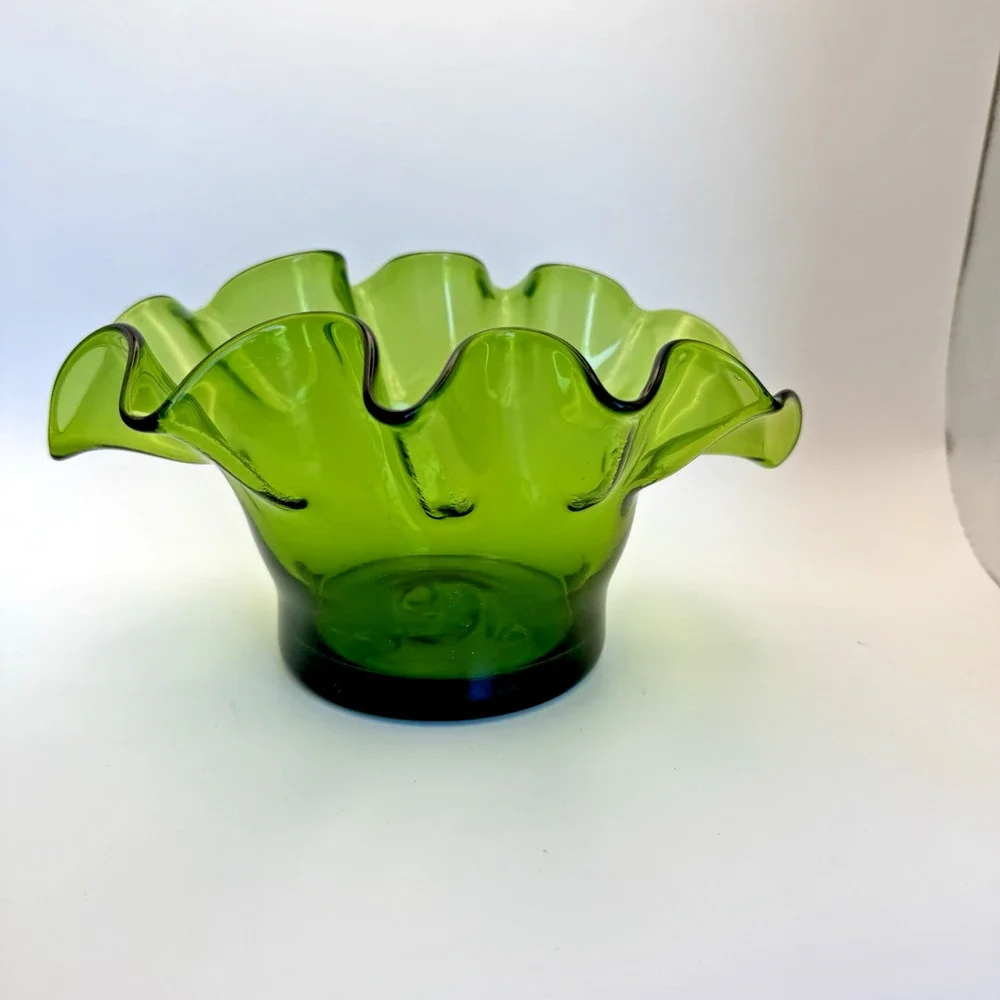 MCM Vintage Emerald Green Hand Blown Controlled Bubble Glass Ruffled Edge‎ Bowl